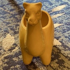 NWT Alpaca Planter     Ceramic      Yellow